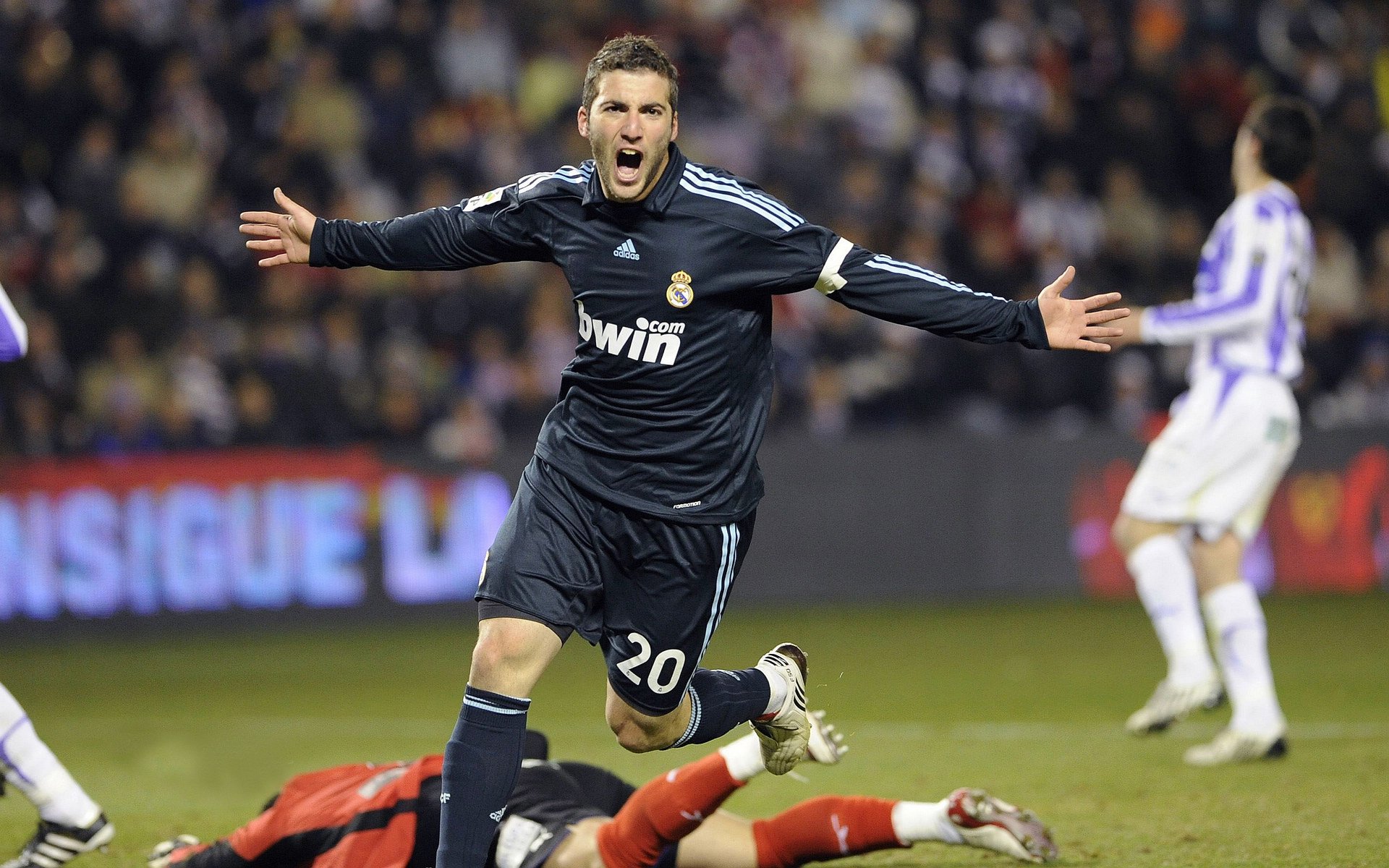 德甲速度狂飙：瞬间突破，精彩纷呈！，德甲跑动距离排名