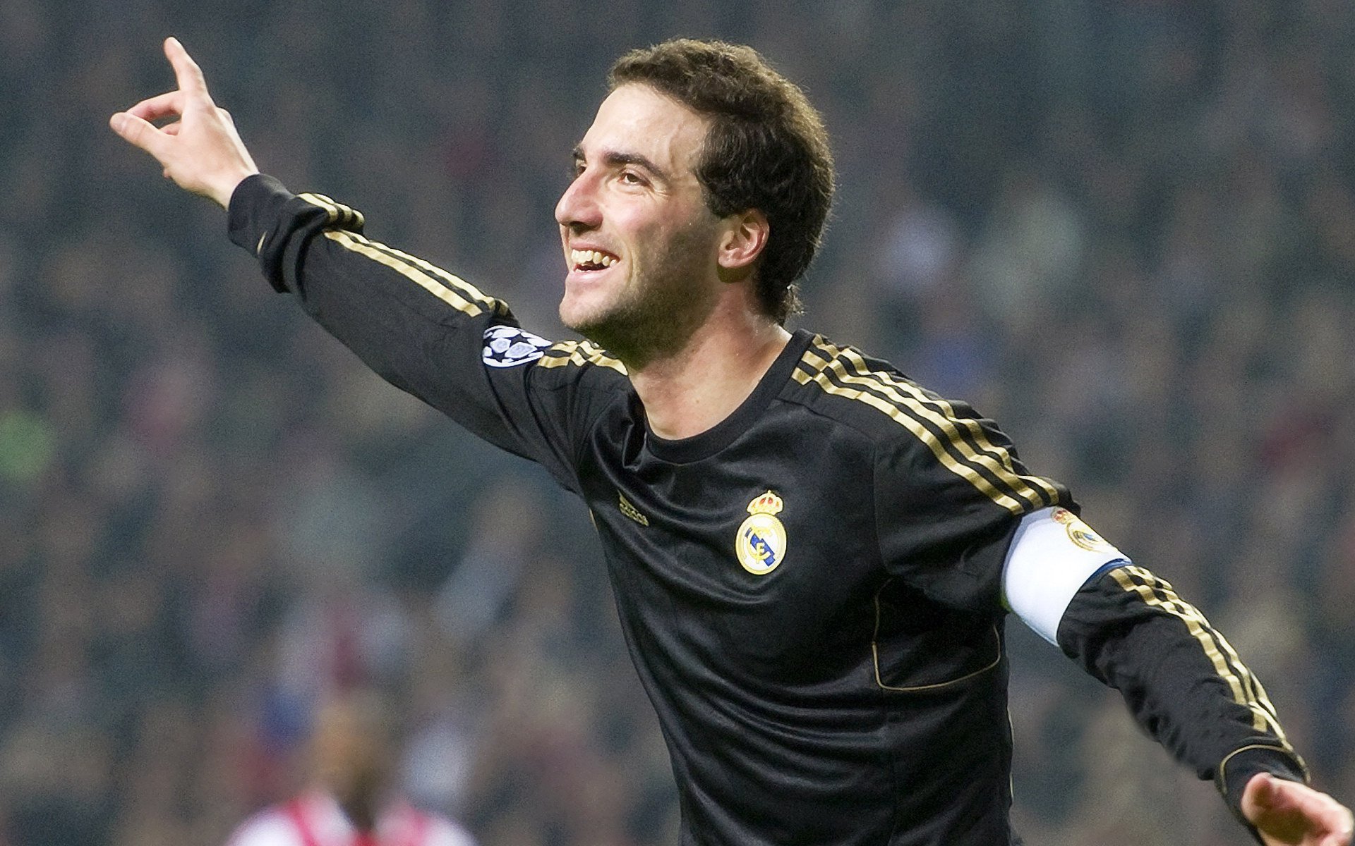 新援快速融入体系与队友默契配合展现极强适应能力，新援是什么意思